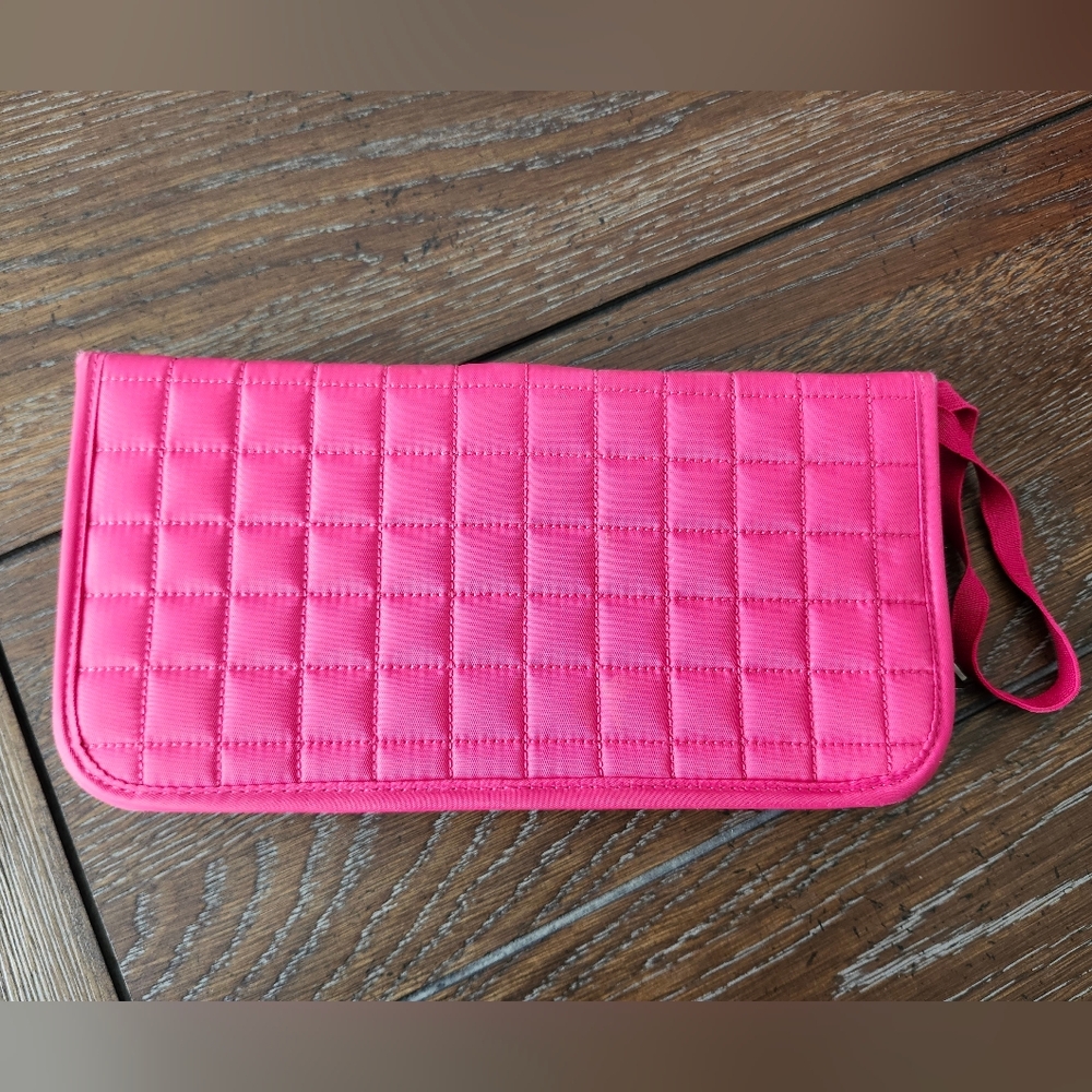 Lug Taxicab Tote Bag & Lug Tango Travel Wallet - Picture 14 of 15